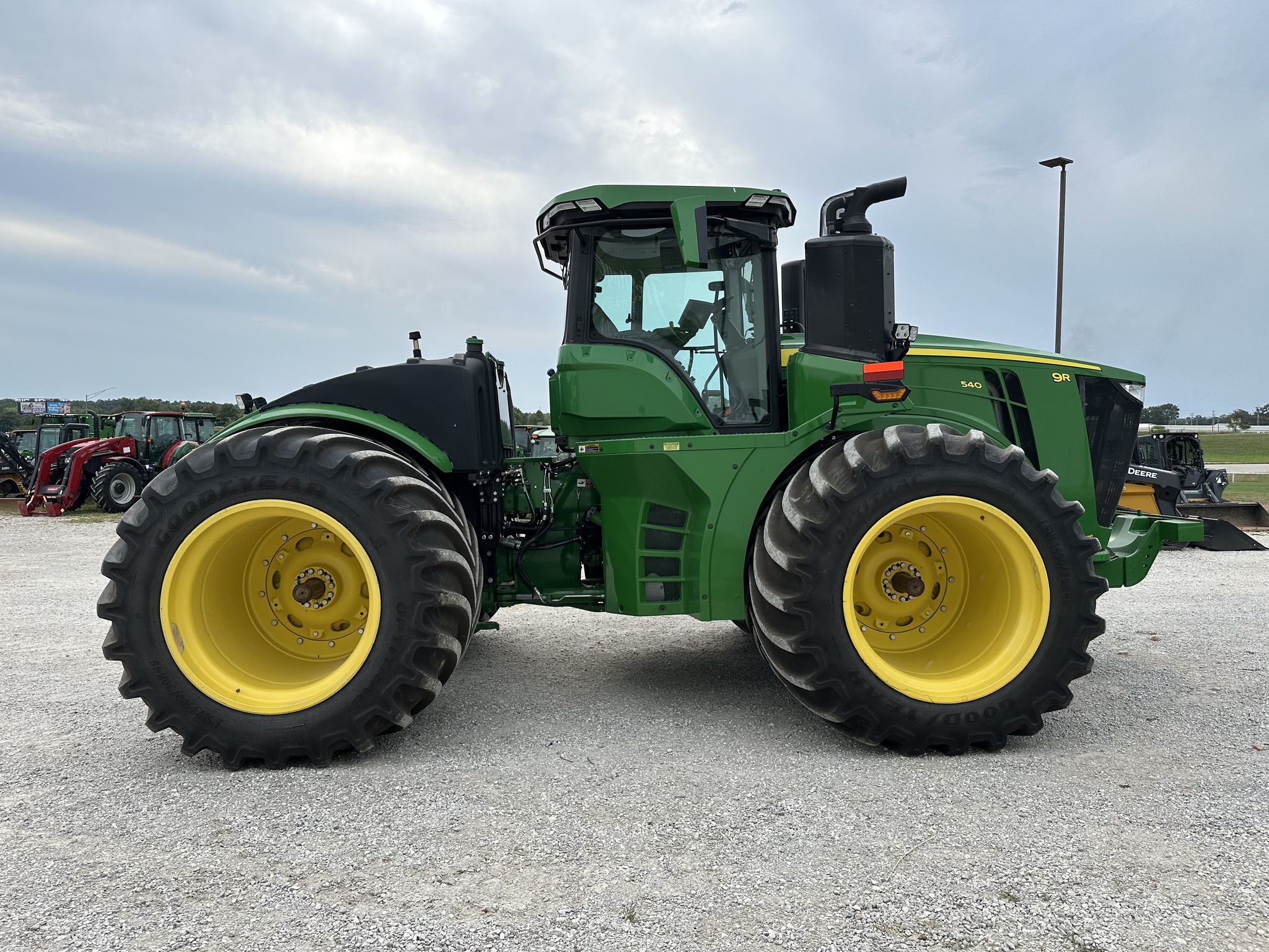  2023 John Deere 9R 540 at Heritage Tractor in Joplin, MO