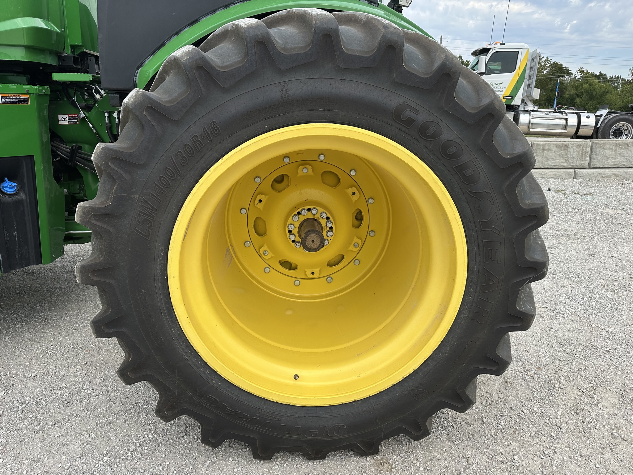  2023 John Deere 9R 540 at Heritage Tractor in Joplin, MO