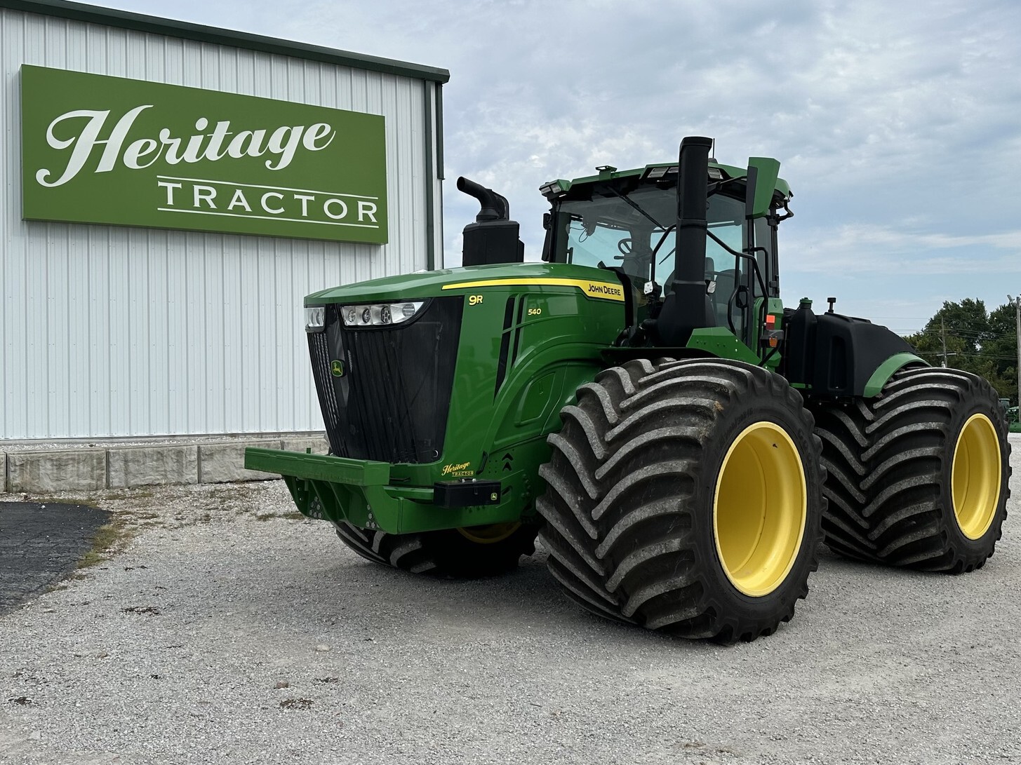  2023 John Deere 9R 540 at Heritage Tractor in Joplin, MO