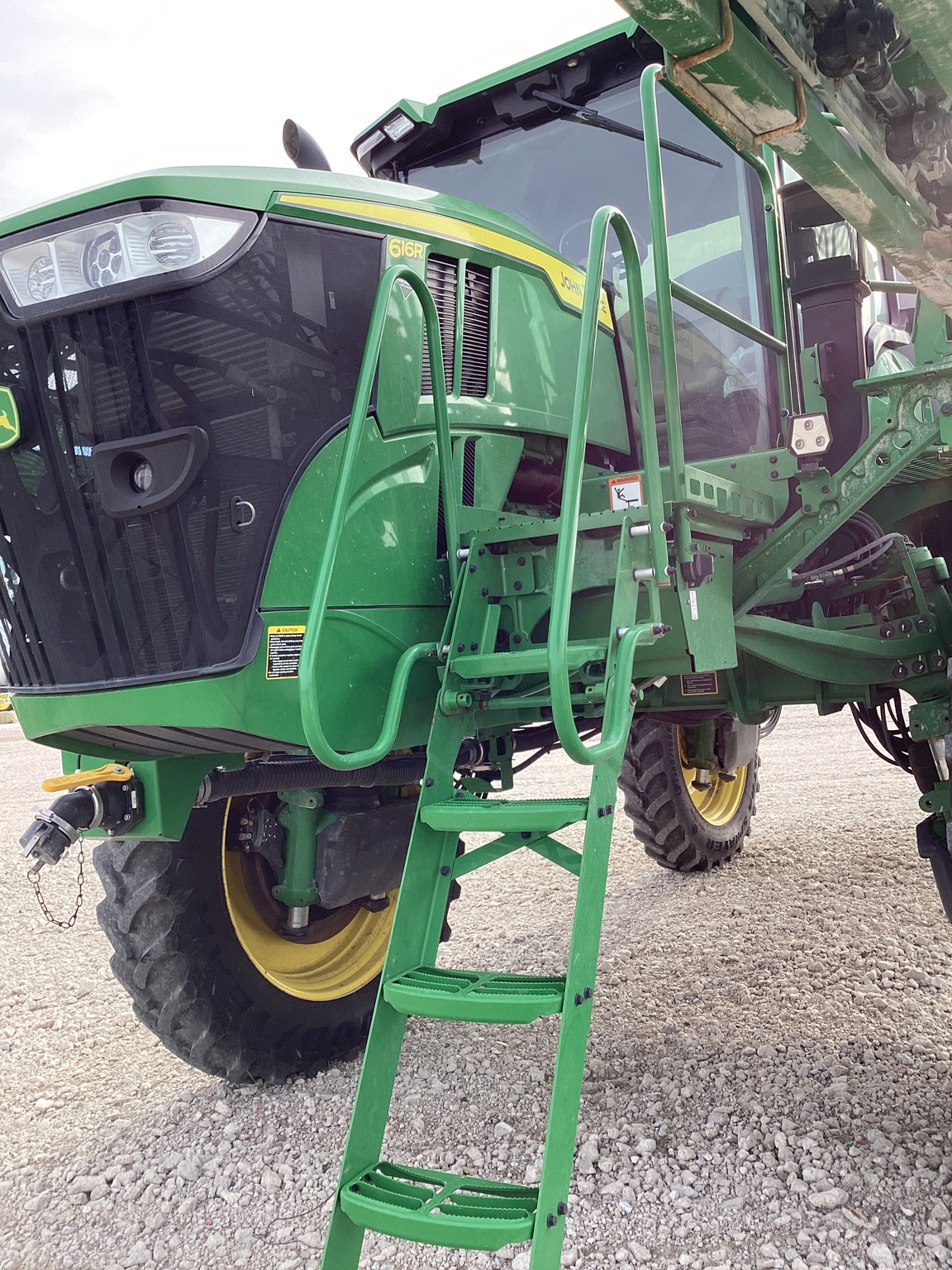 2024 John Deere 616R Image 10