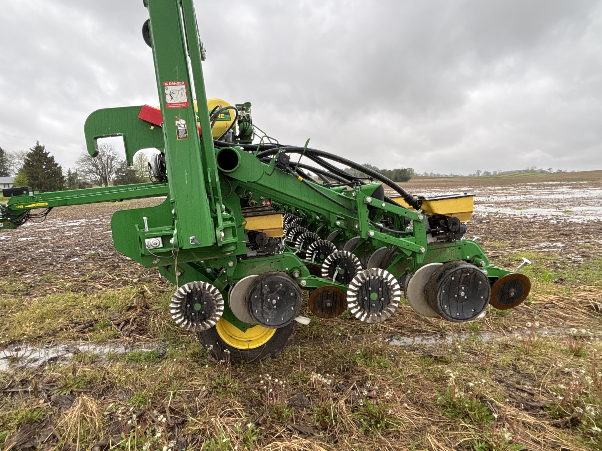 Used 2021 John Deere 1795 Planters: Drawn at Koenig Equipment in Anna, OH - PhotoXL8