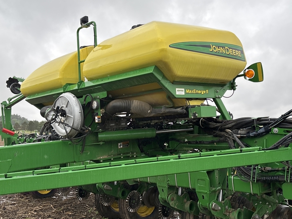 Used 2021 John Deere 1795 Planters: Drawn at Koenig Equipment in Anna, OH - Photo4