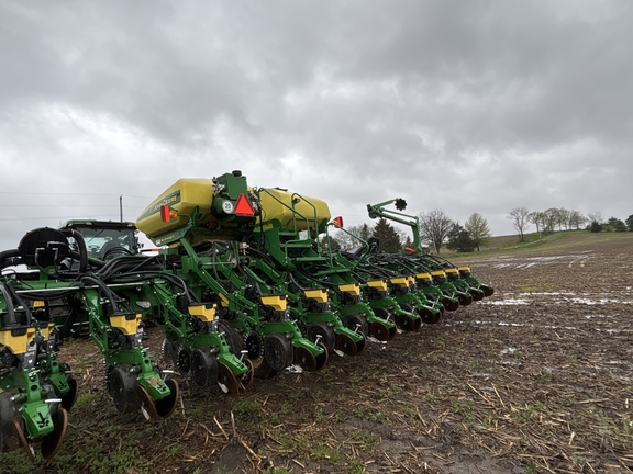 Used 2021 John Deere 1795 Planters: Drawn at Koenig Equipment in Anna, OH - Photo1