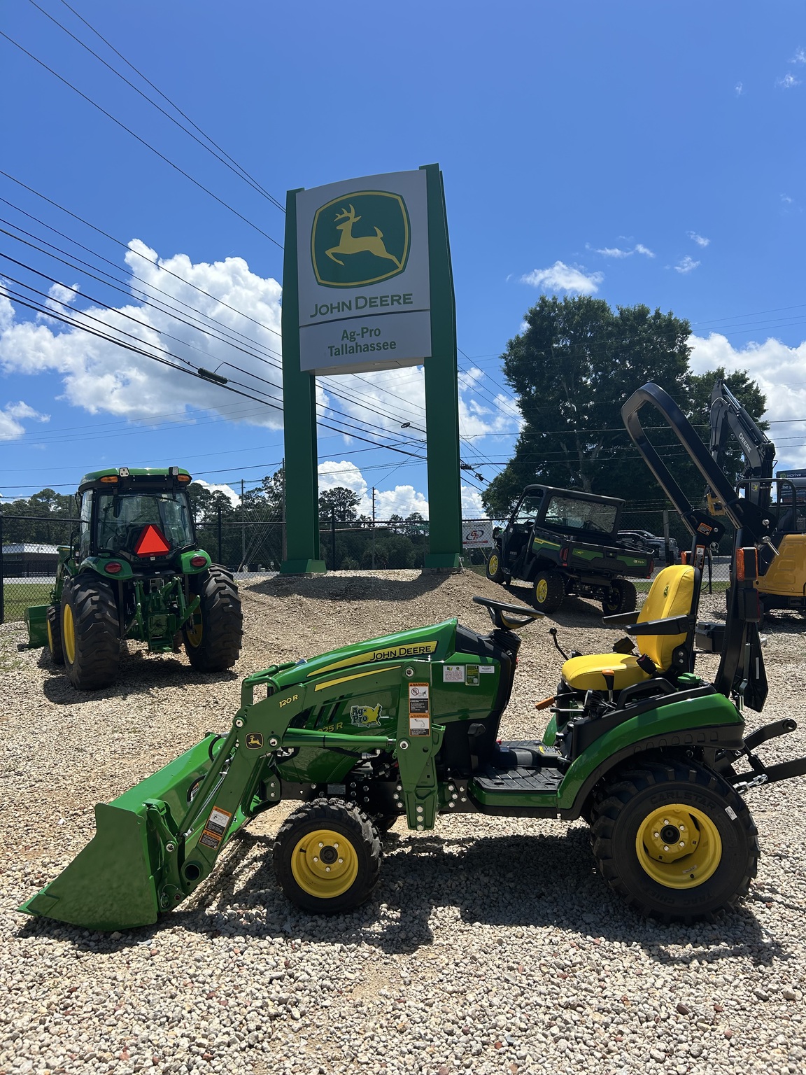 2025 John Deere 1025R Image 1