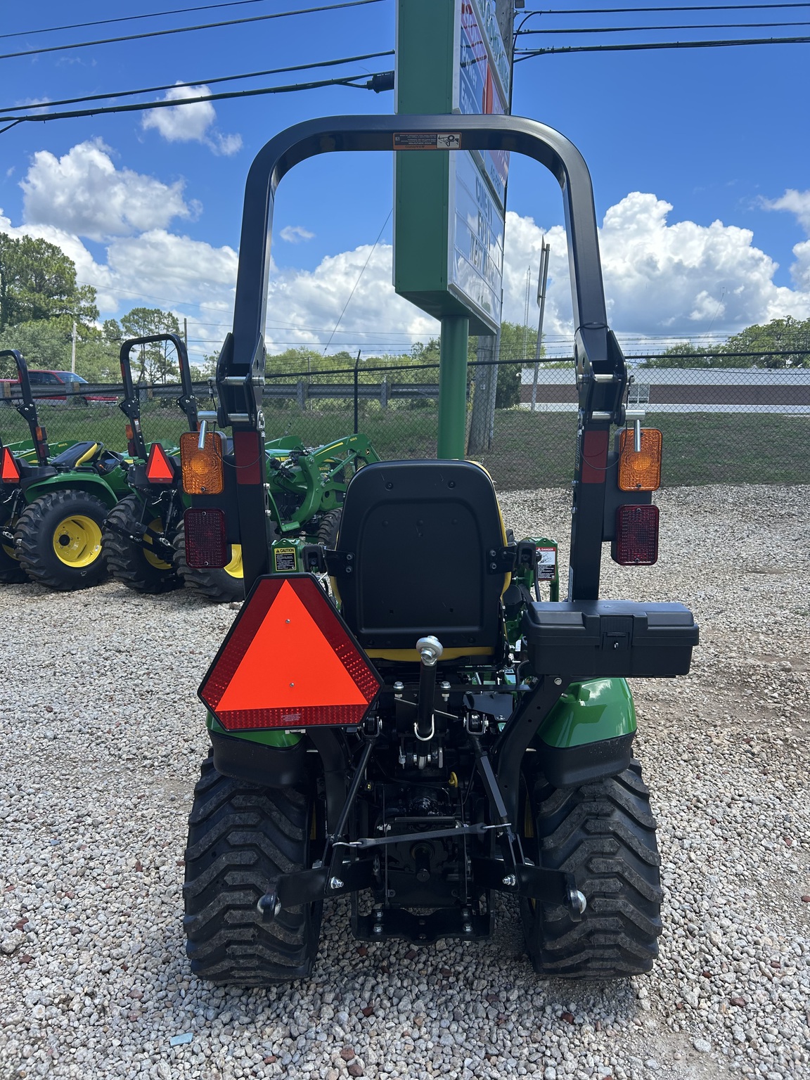 2025 John Deere 1025R Image 3