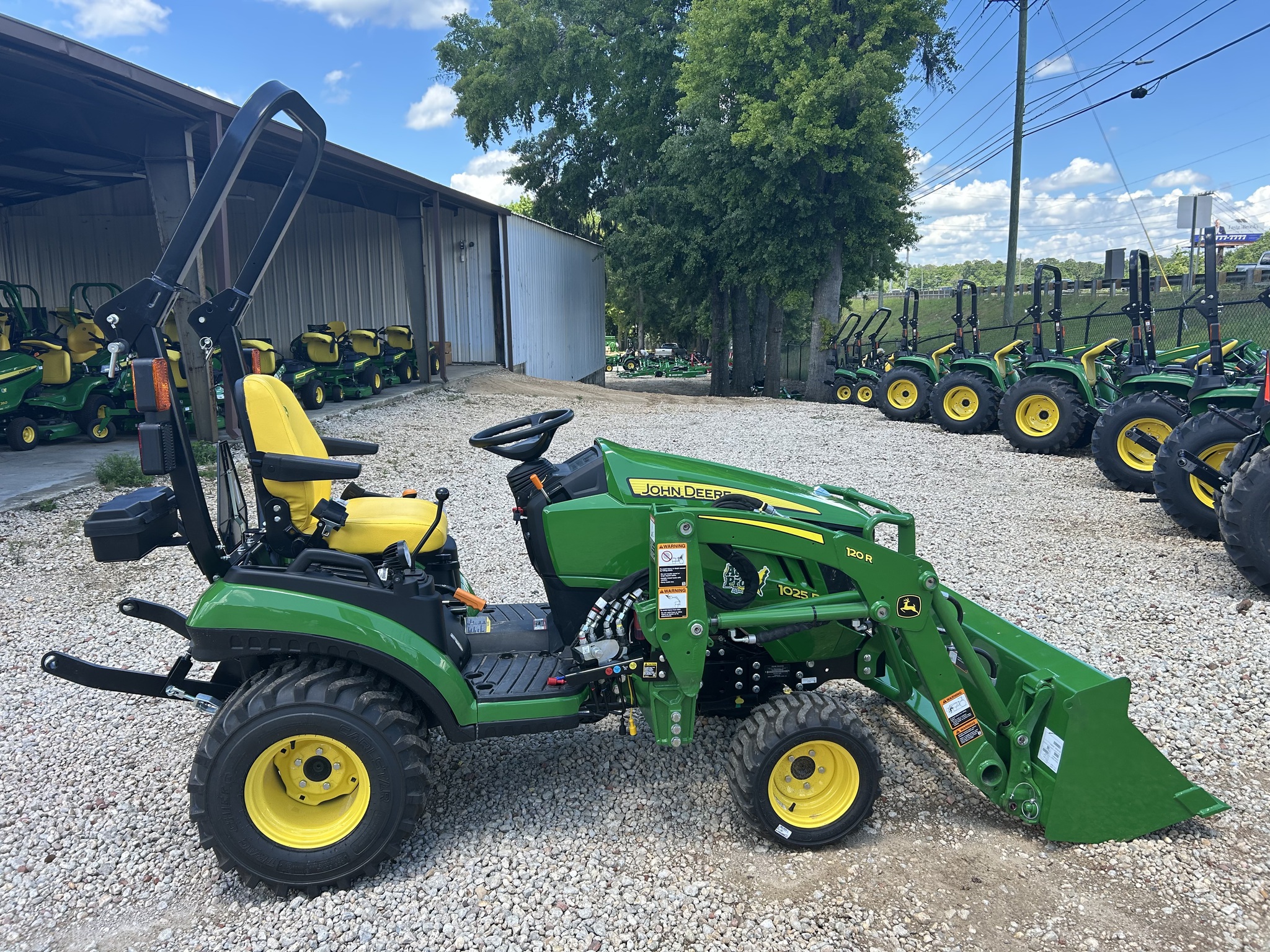 2025 John Deere 1025R Image 4