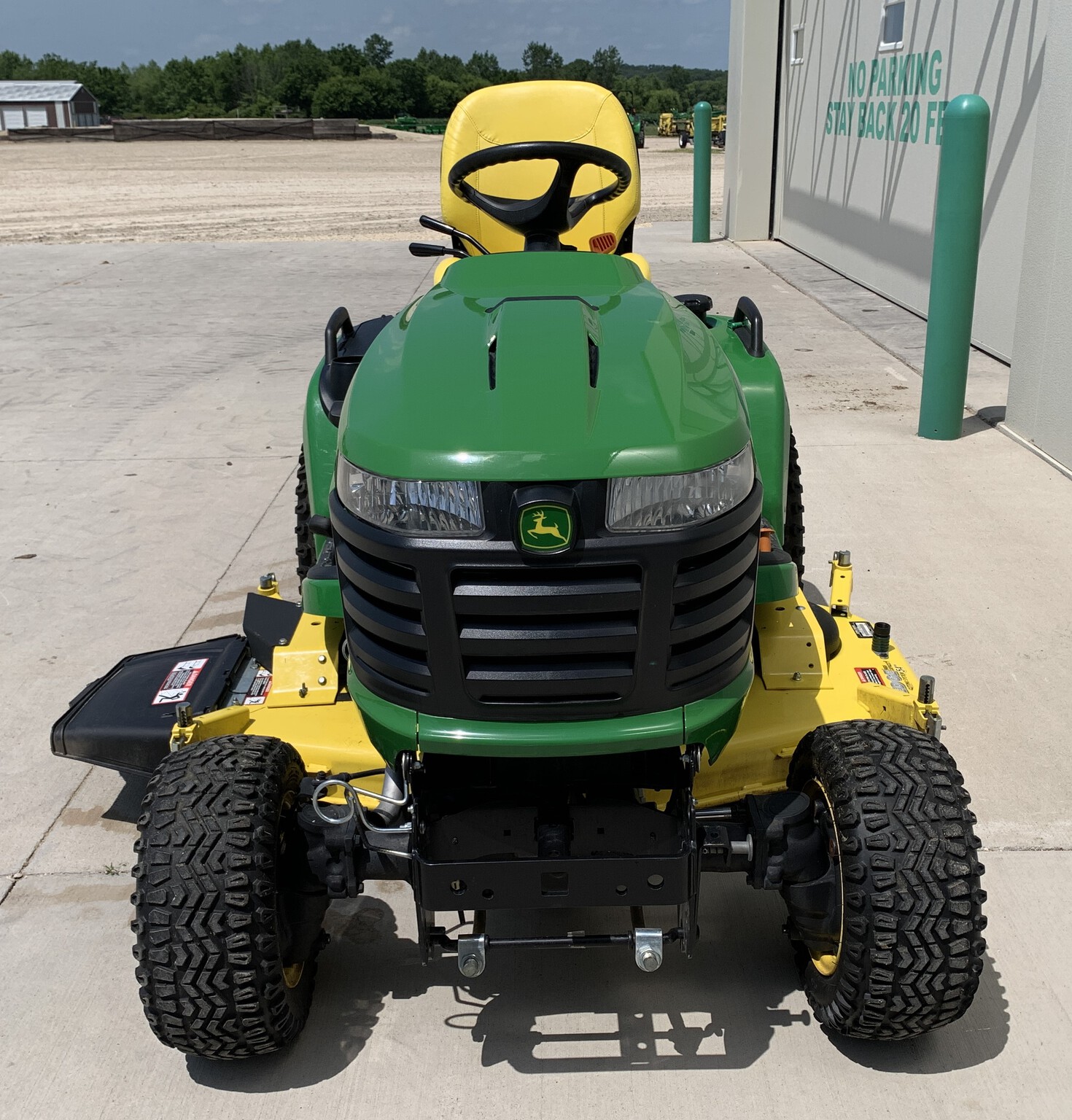 2018 John Deere X738 Image 8