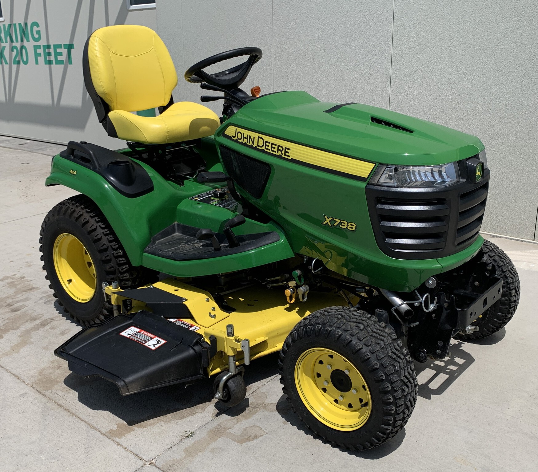 2018 John Deere X738 Image 1