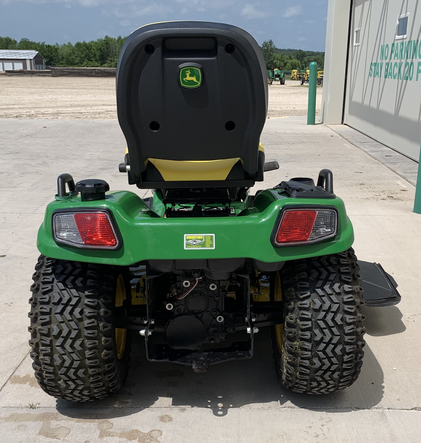 2018 John Deere X738 Image 4