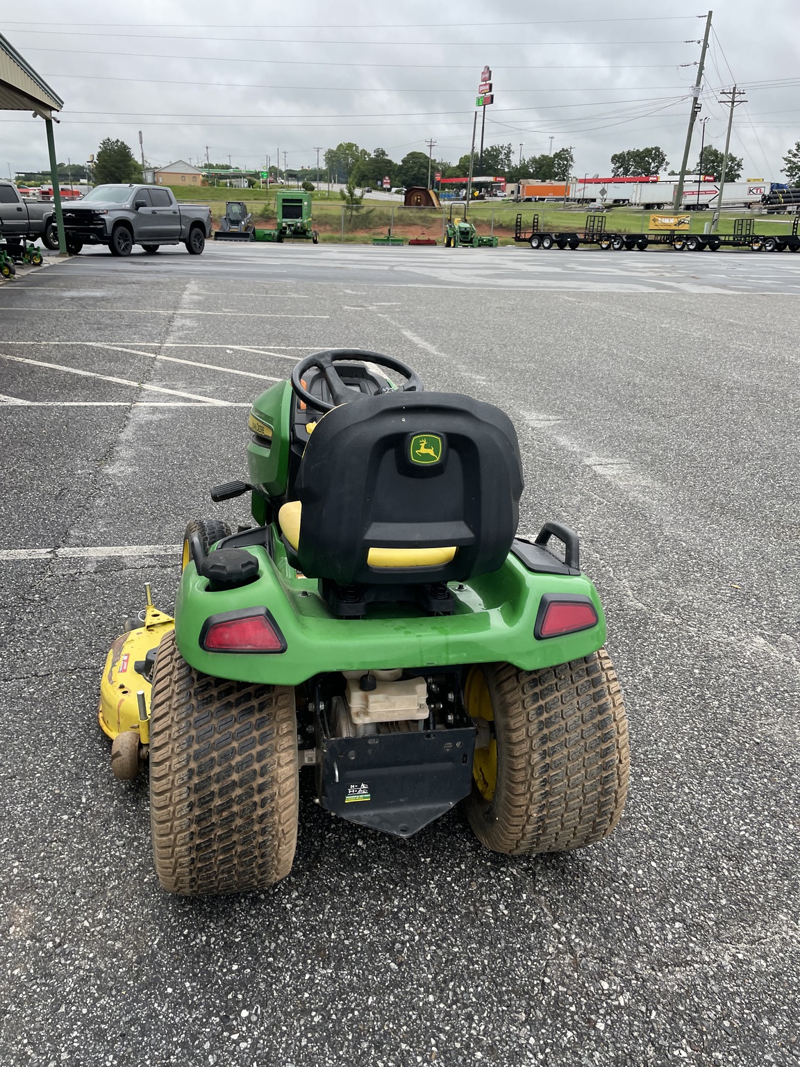 2018 John Deere X570 Image 4