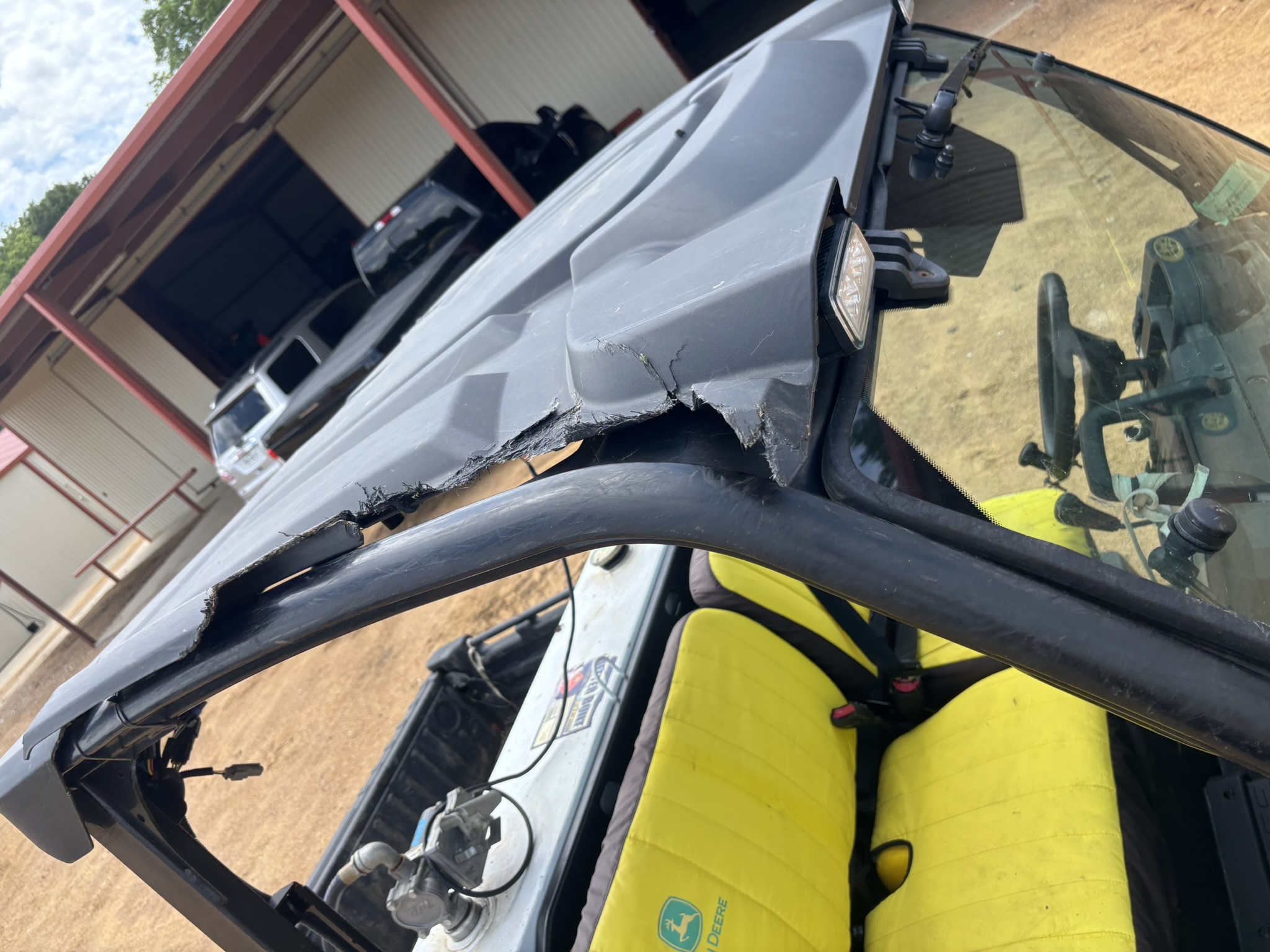 2022 John Deere XUV 835M Image 12