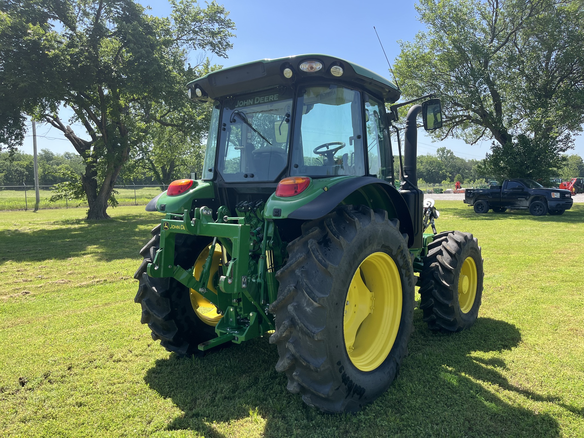 2022 John Deere 5125R Image 6