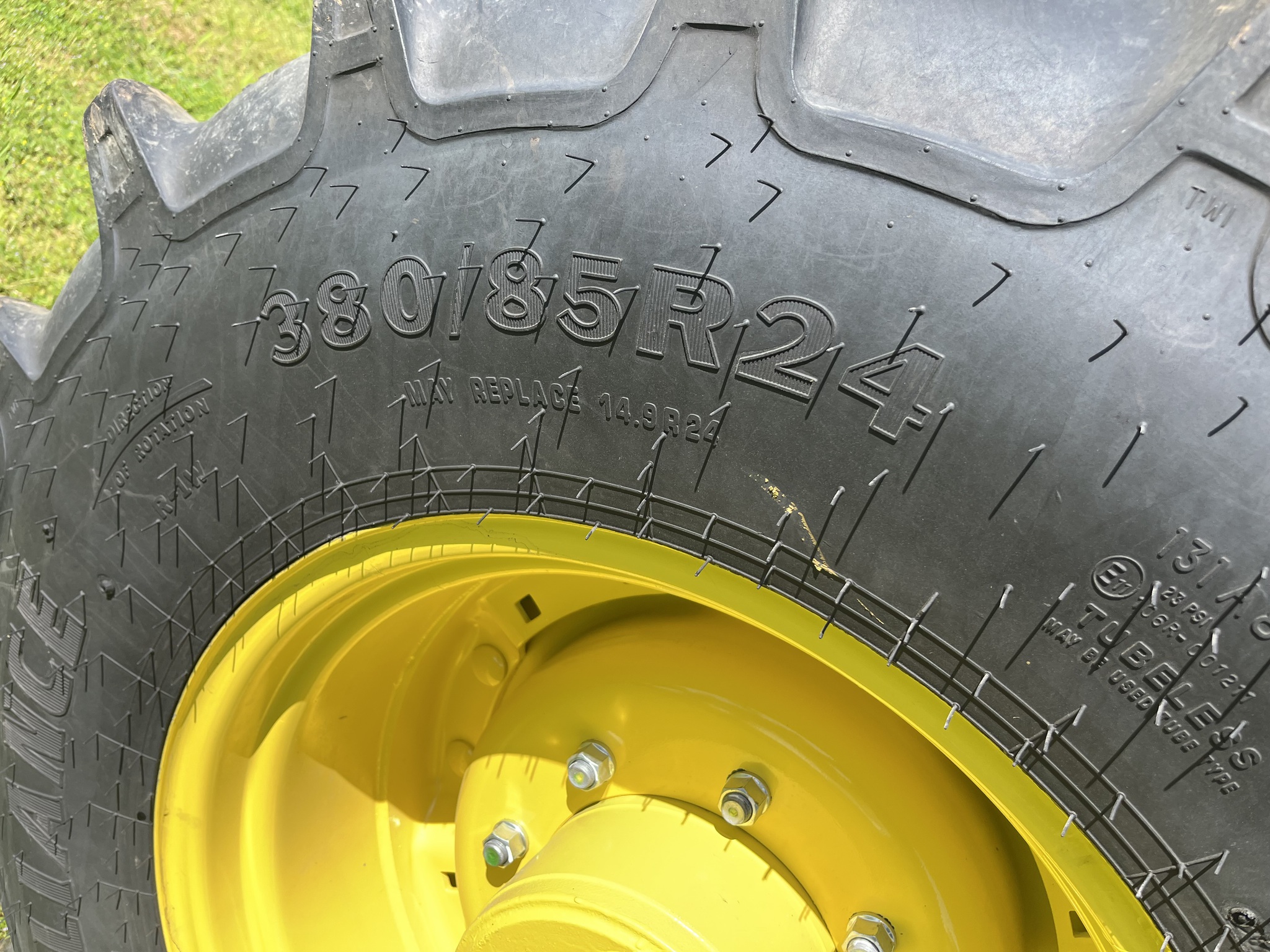 2022 John Deere 5125R Image 14