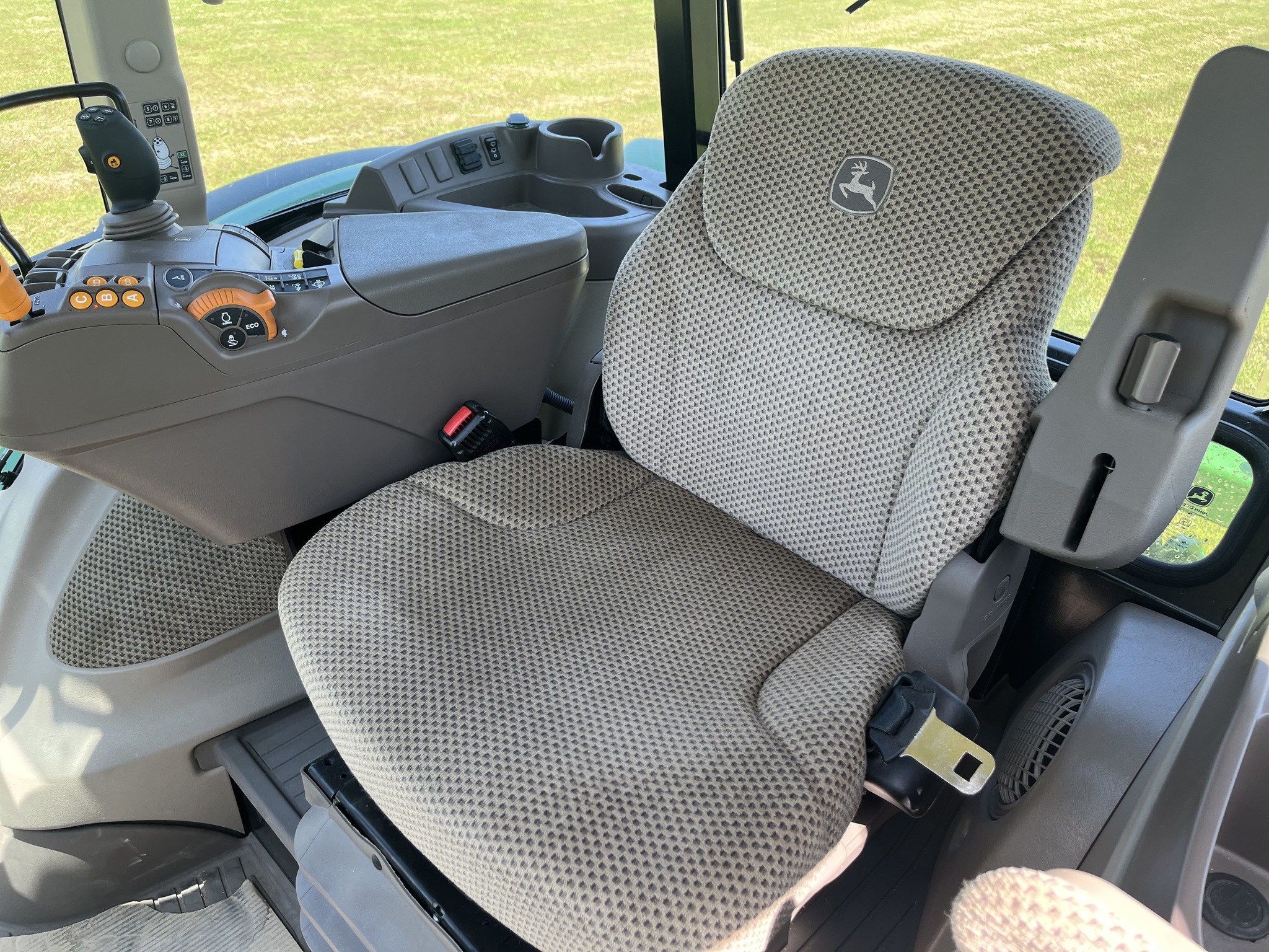 2022 John Deere 5125R Image 26