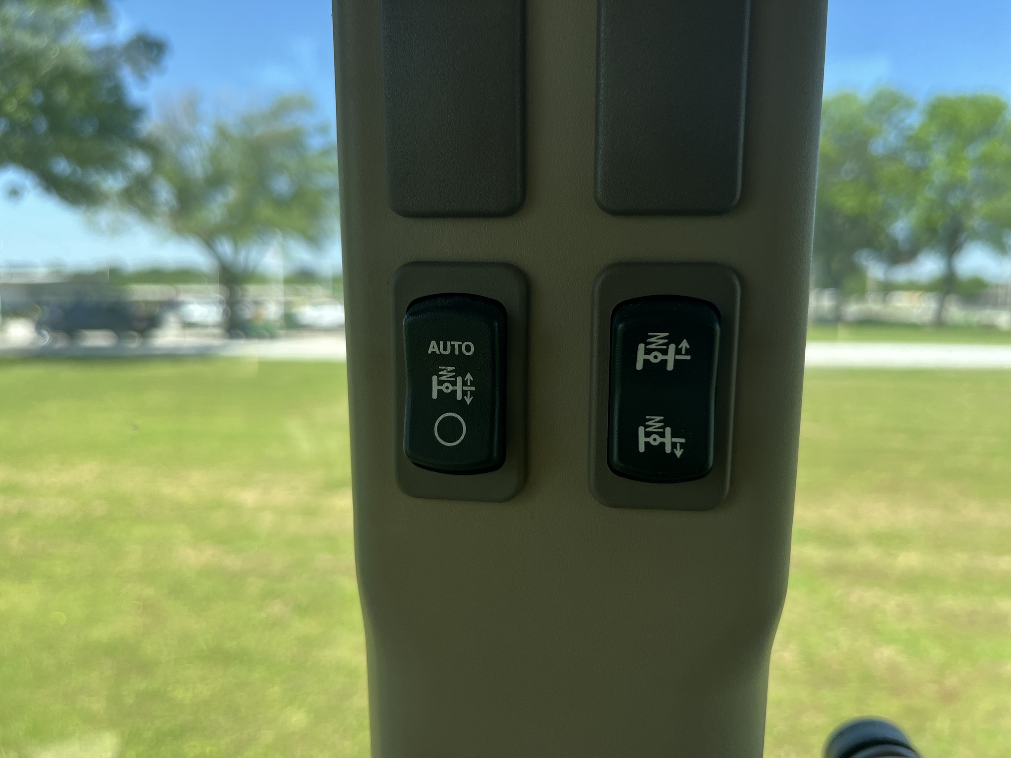 2022 John Deere 5125R Image 28