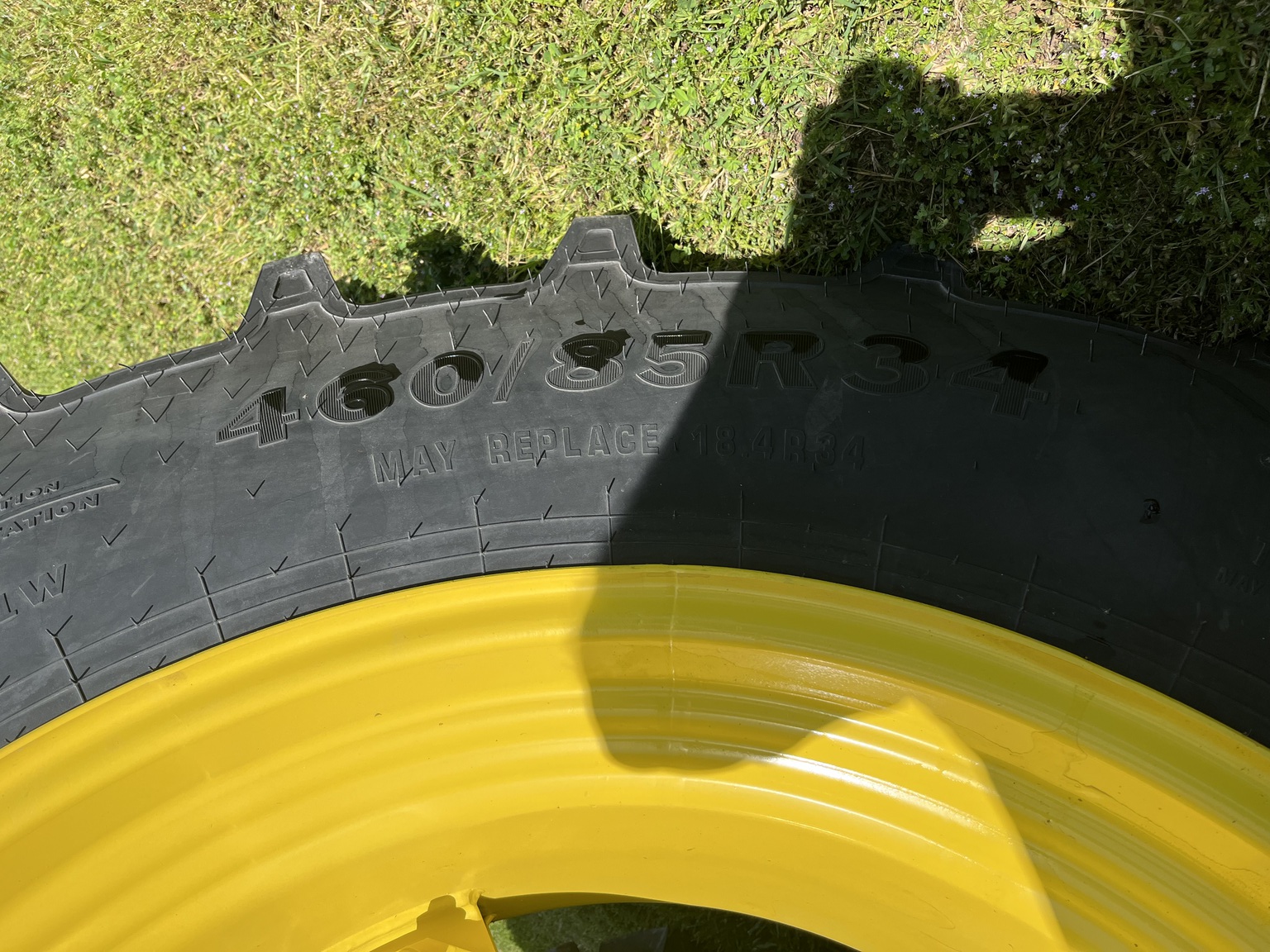 2022 John Deere 5125R Image 12
