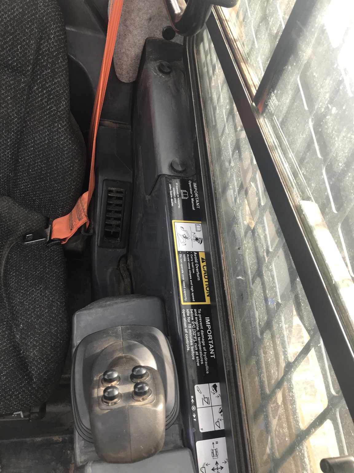 2019 John Deere 333G Image 17