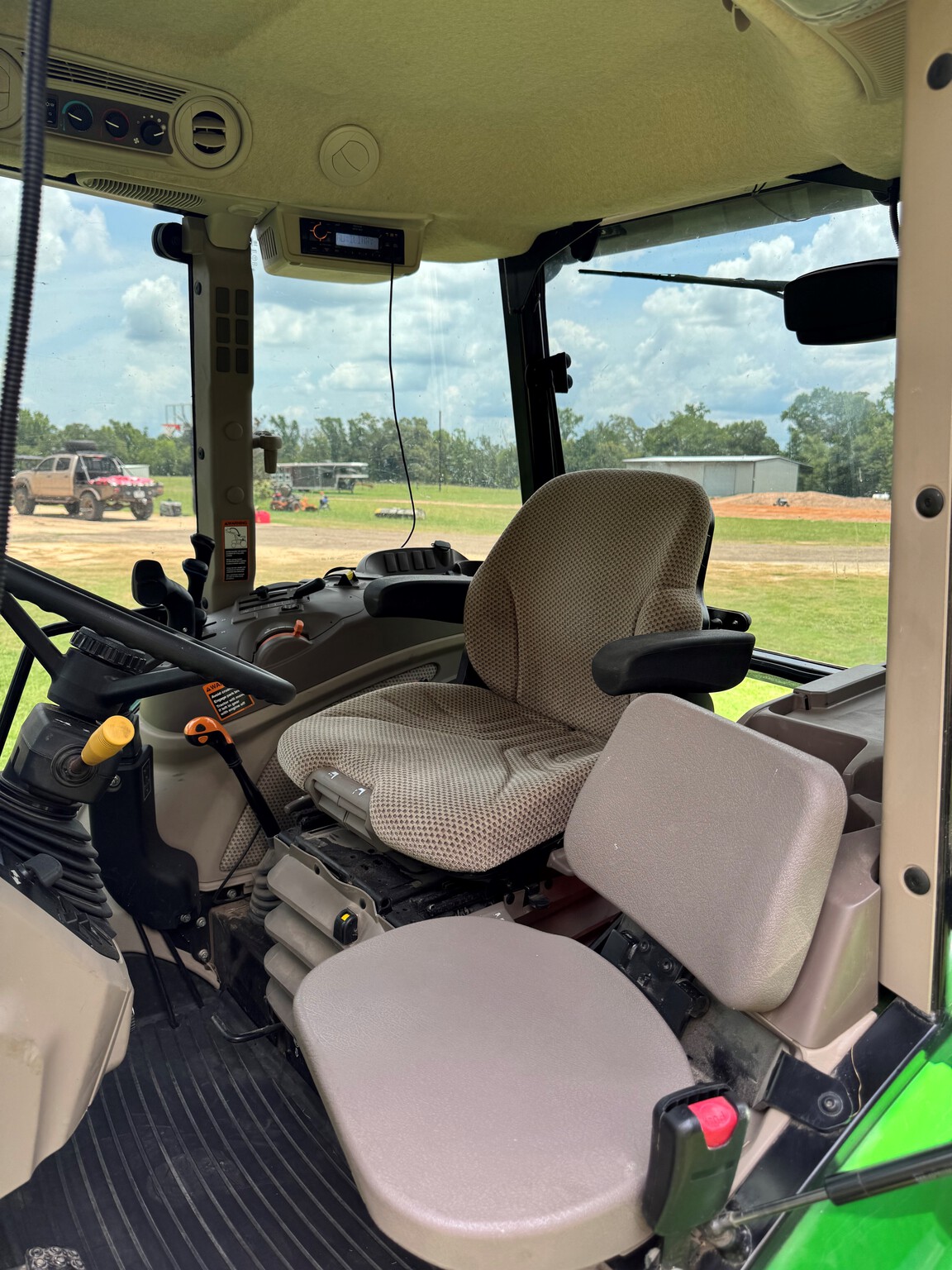 2020 John Deere 6120E Image 7