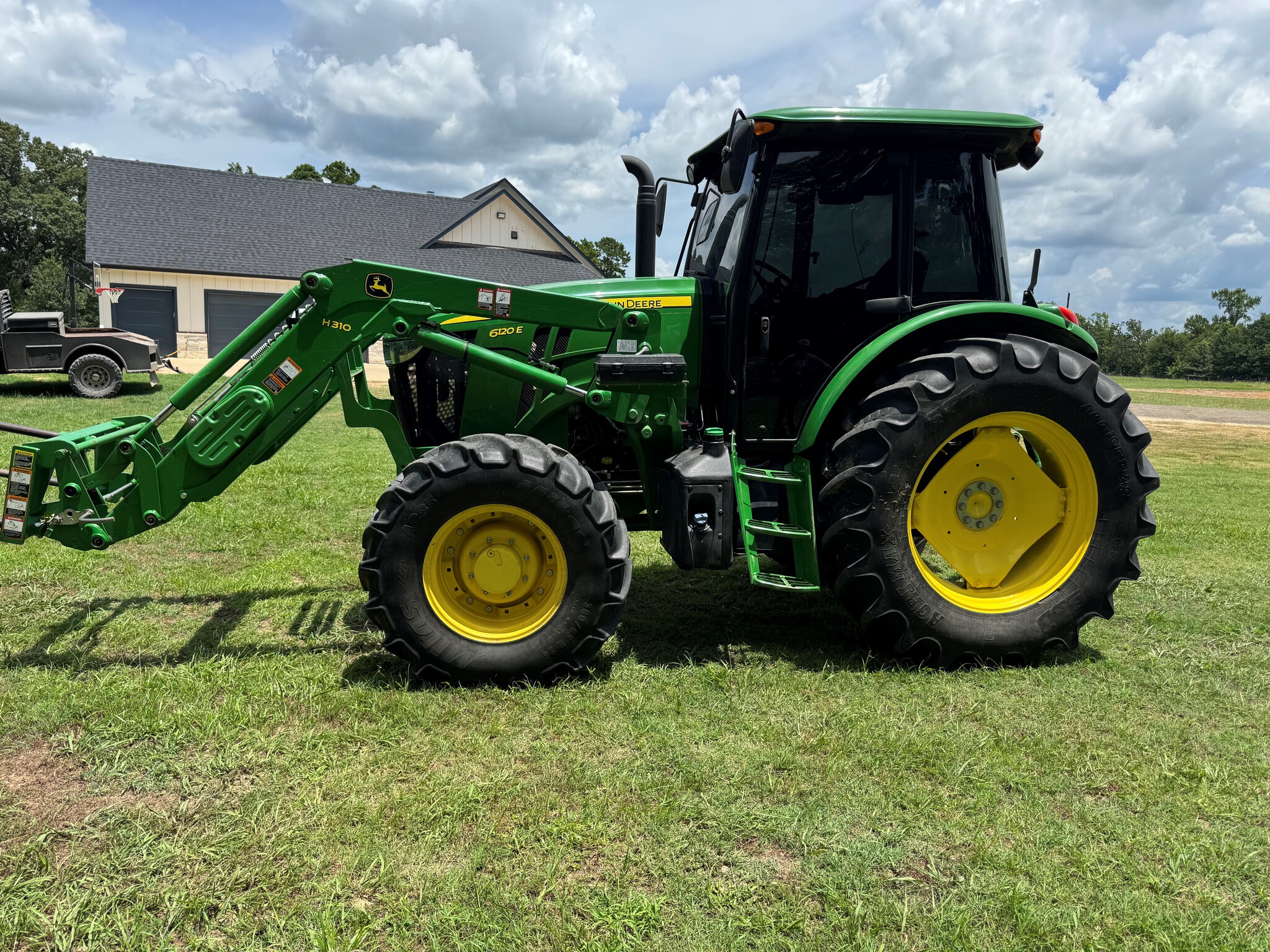 2020 John Deere 6120E Image 1