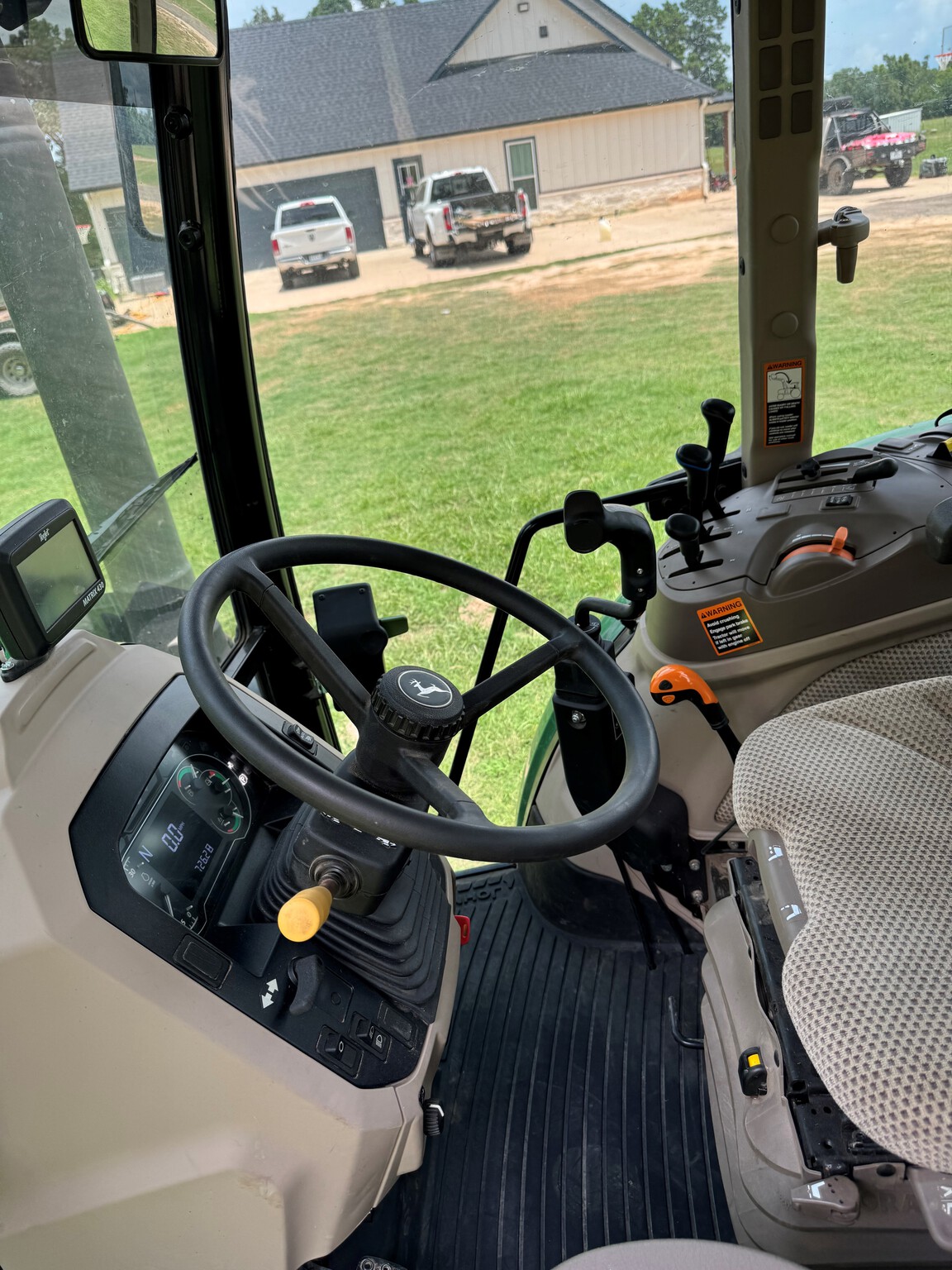 2020 John Deere 6120E Image 9
