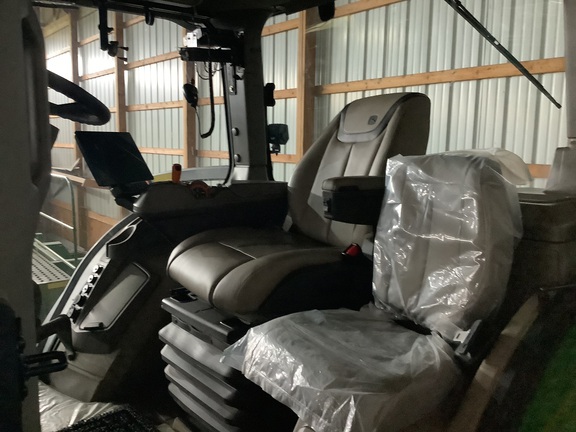 2025 John-Deere 8R 340