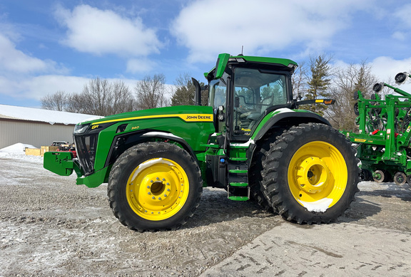 2025 John-Deere 8R 340
