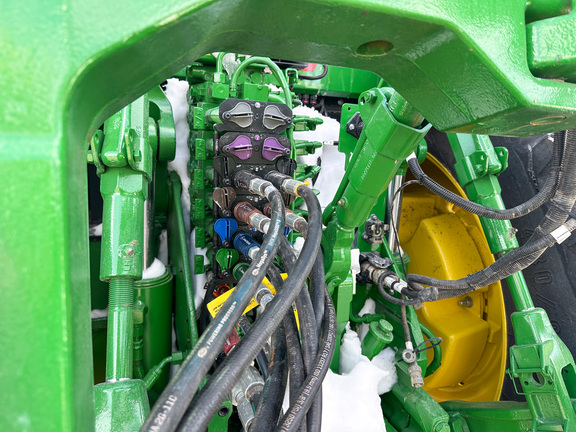 2025 John-Deere 8R 340