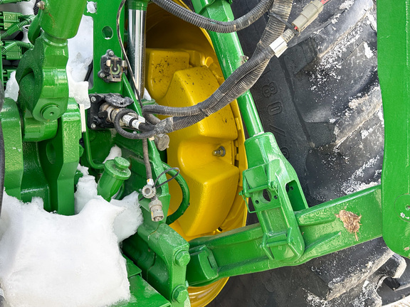 2025 John-Deere 8R 340