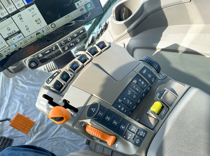 2025 John-Deere 8R 340