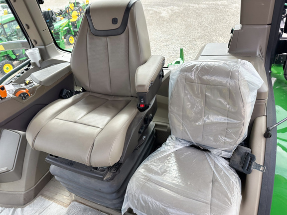 2025 John-Deere 8R 340