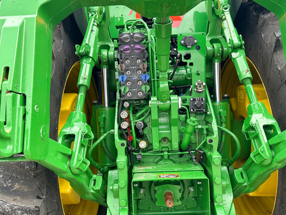 2025 John-Deere 8R 340