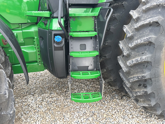 2025 John-Deere 8R 340