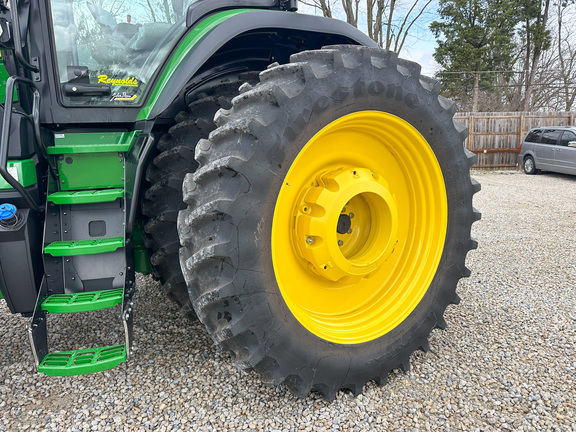 2025 John-Deere 8R 340