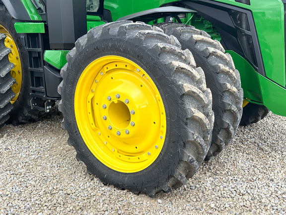 2025 John-Deere 8R 340