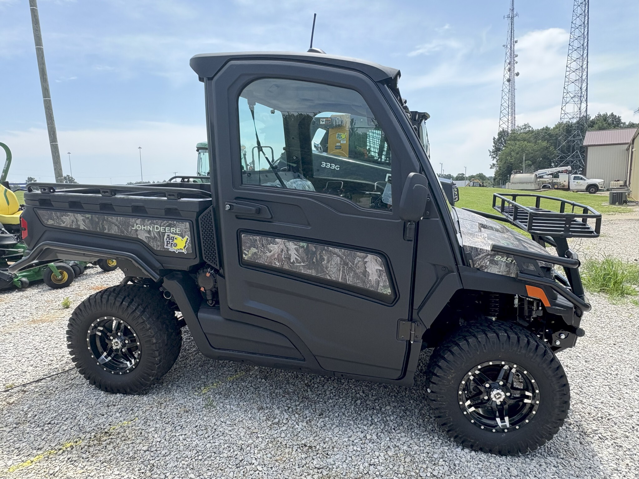 2025 John Deere XUV 845 R Image 3