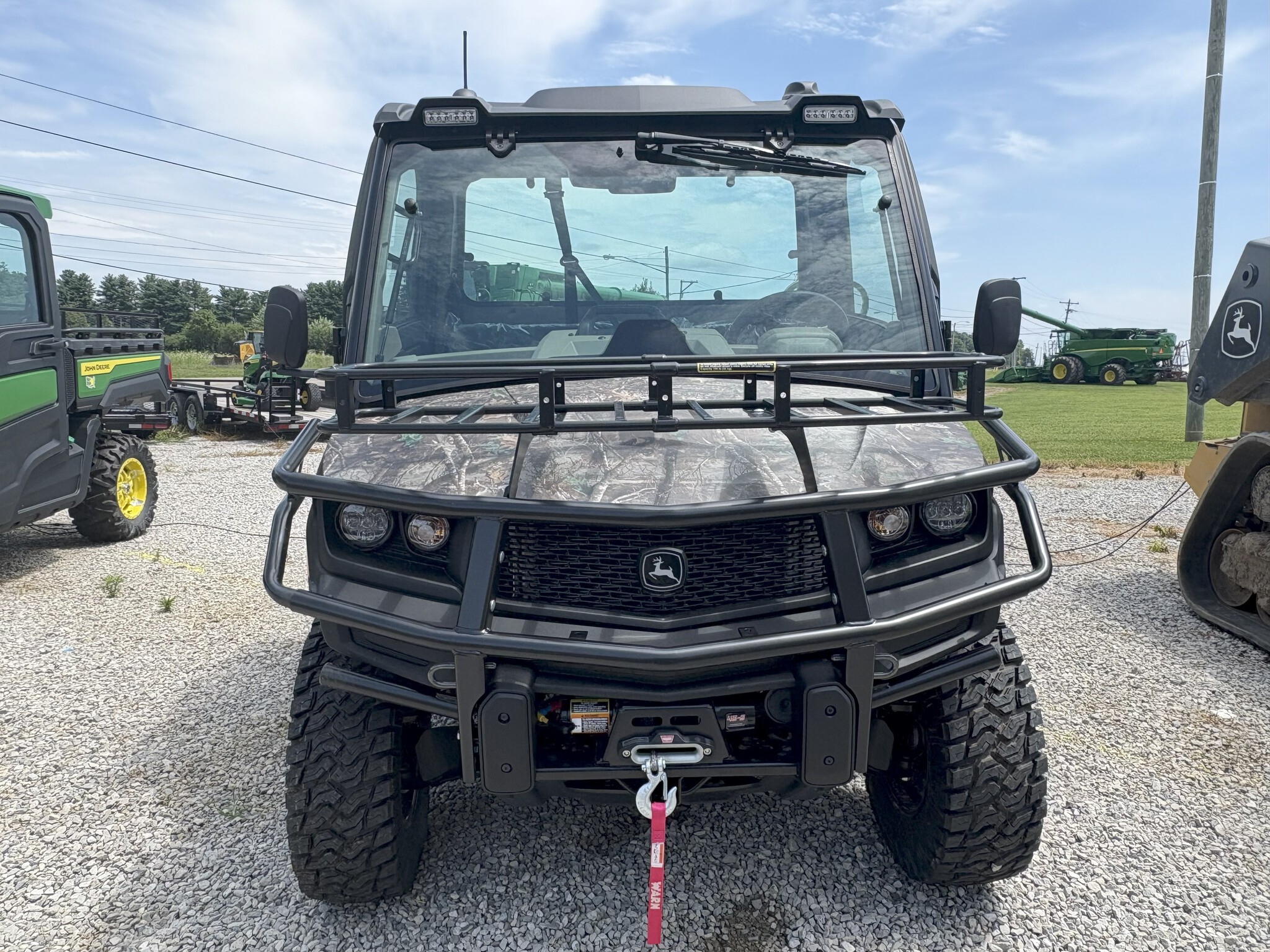 2025 John Deere XUV 845 R Image 2