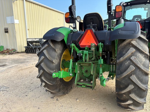2021 John Deere 5065E Photo 5