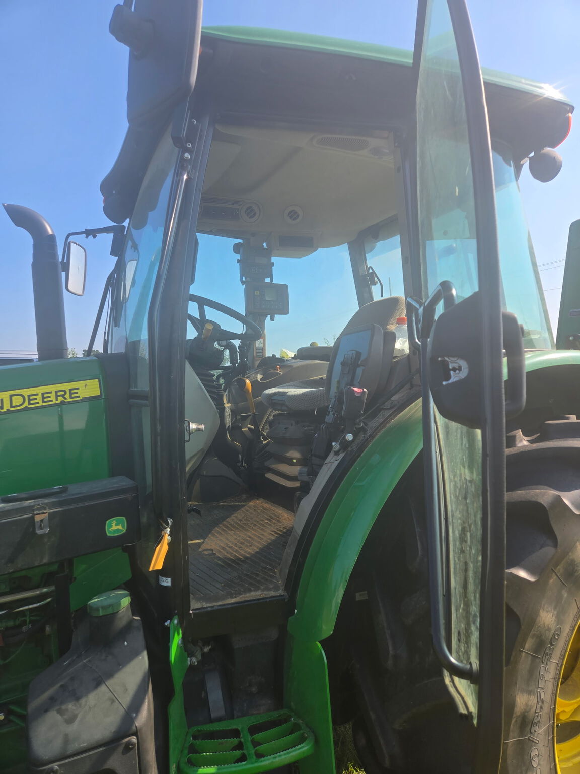 2018 John Deere 5090M Image 3