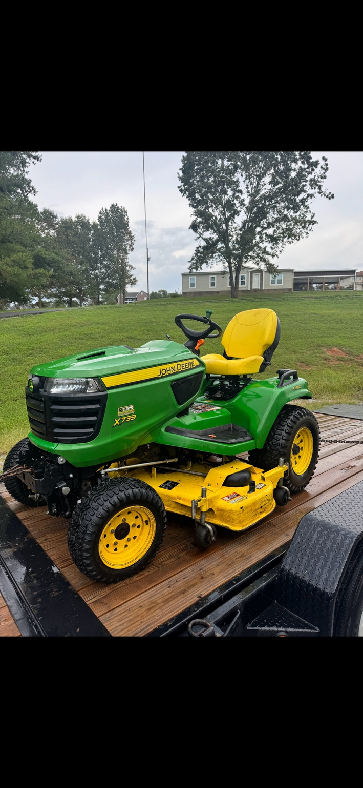 2019 John Deere X739 Image 1