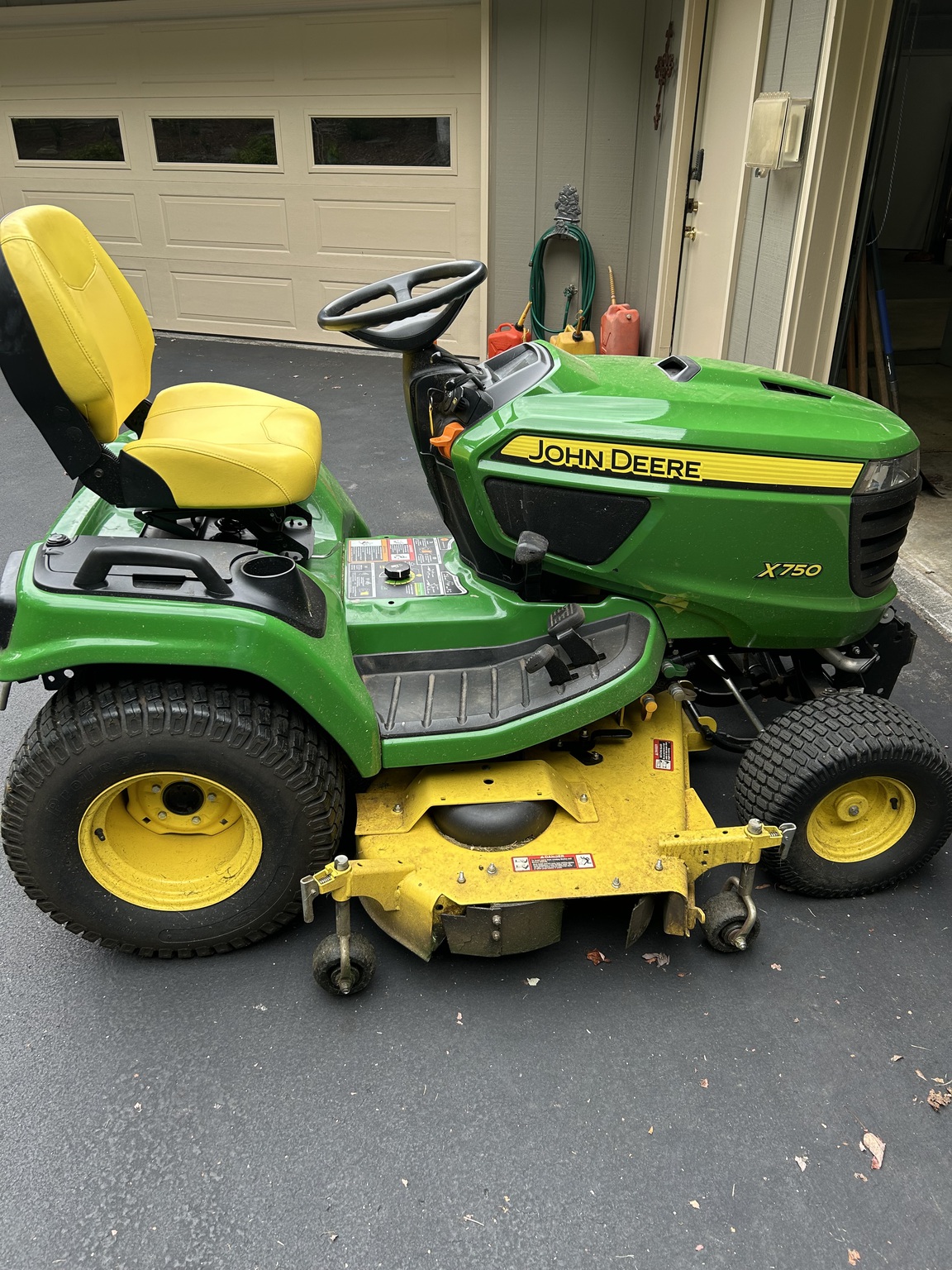 2016 John Deere X750 Image 1