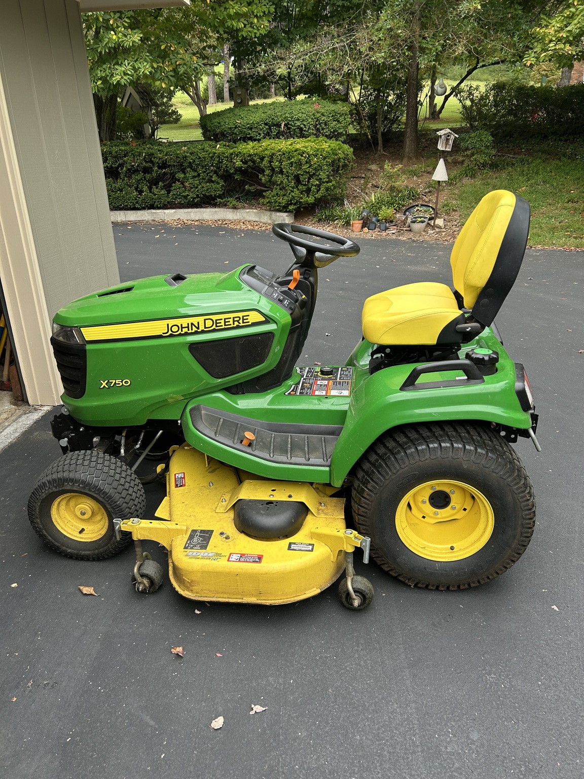 2016 John Deere X750 Image 4