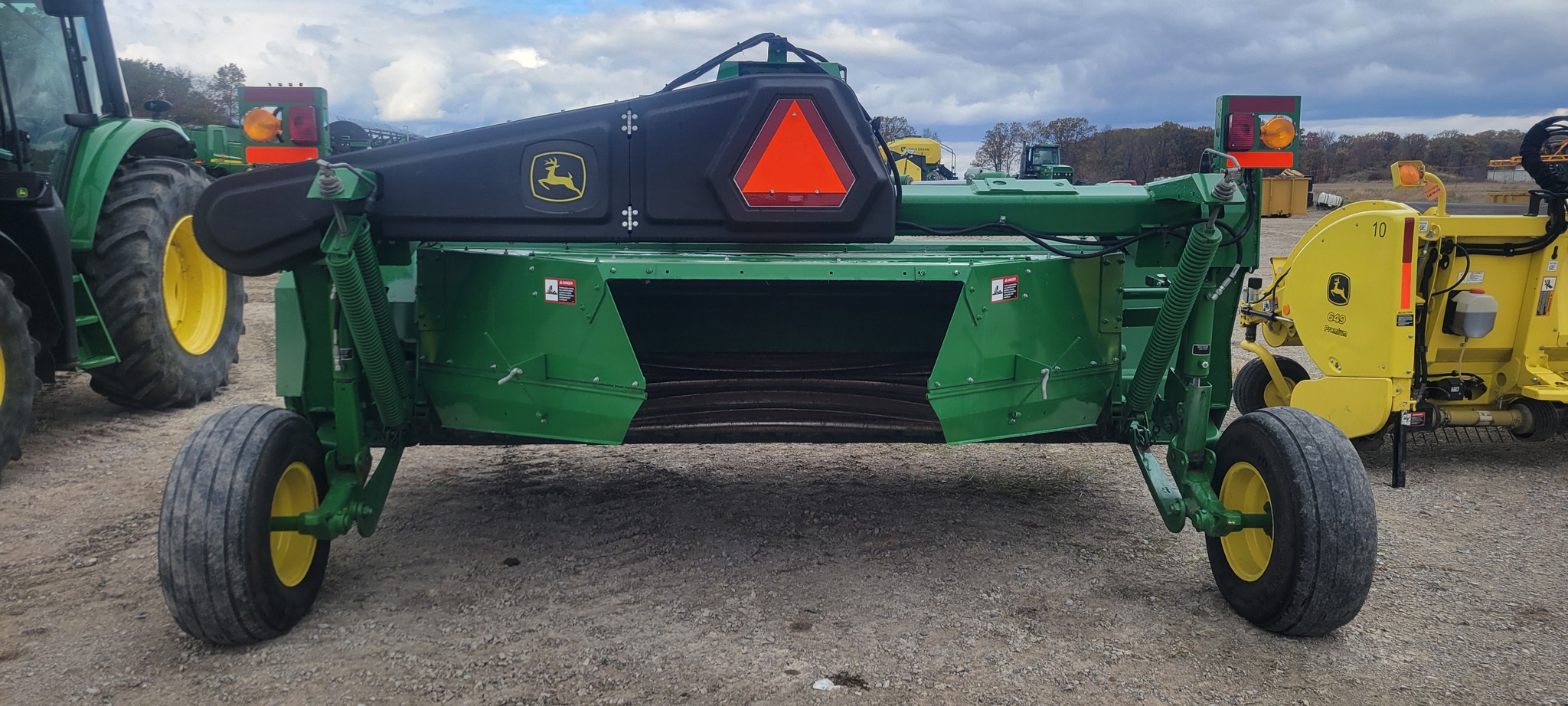 2017 John Deere 946 Image 5