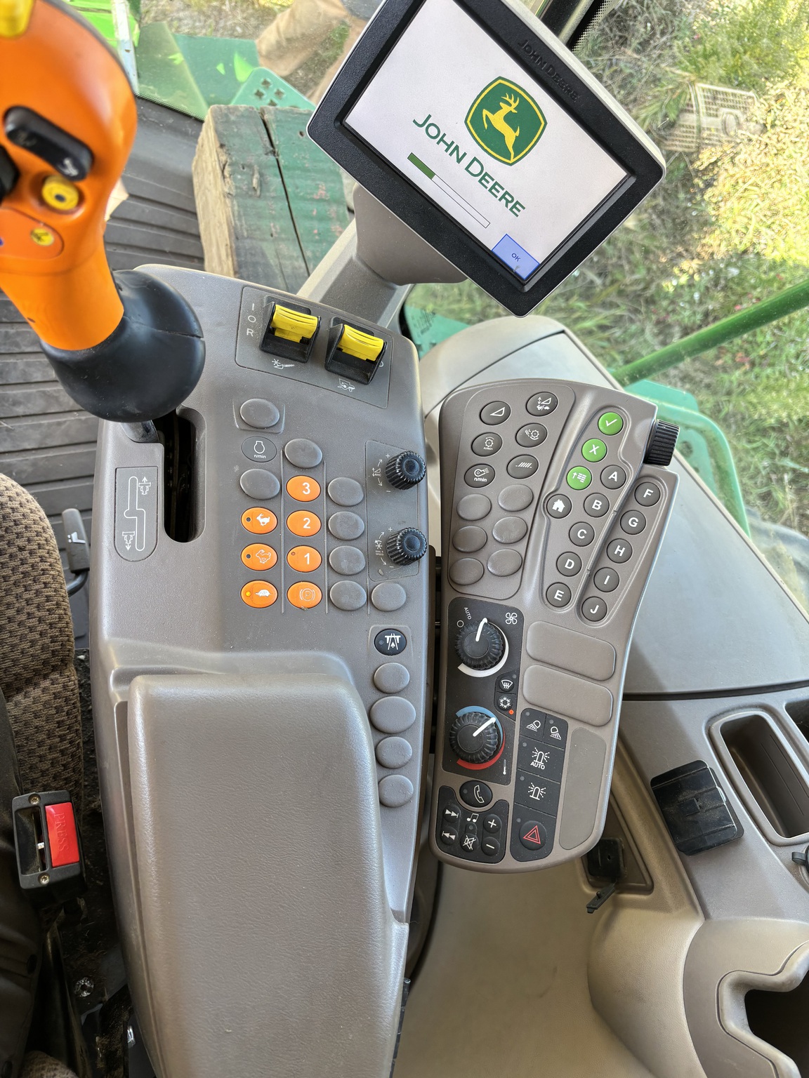 2014 John Deere S660 Image 2