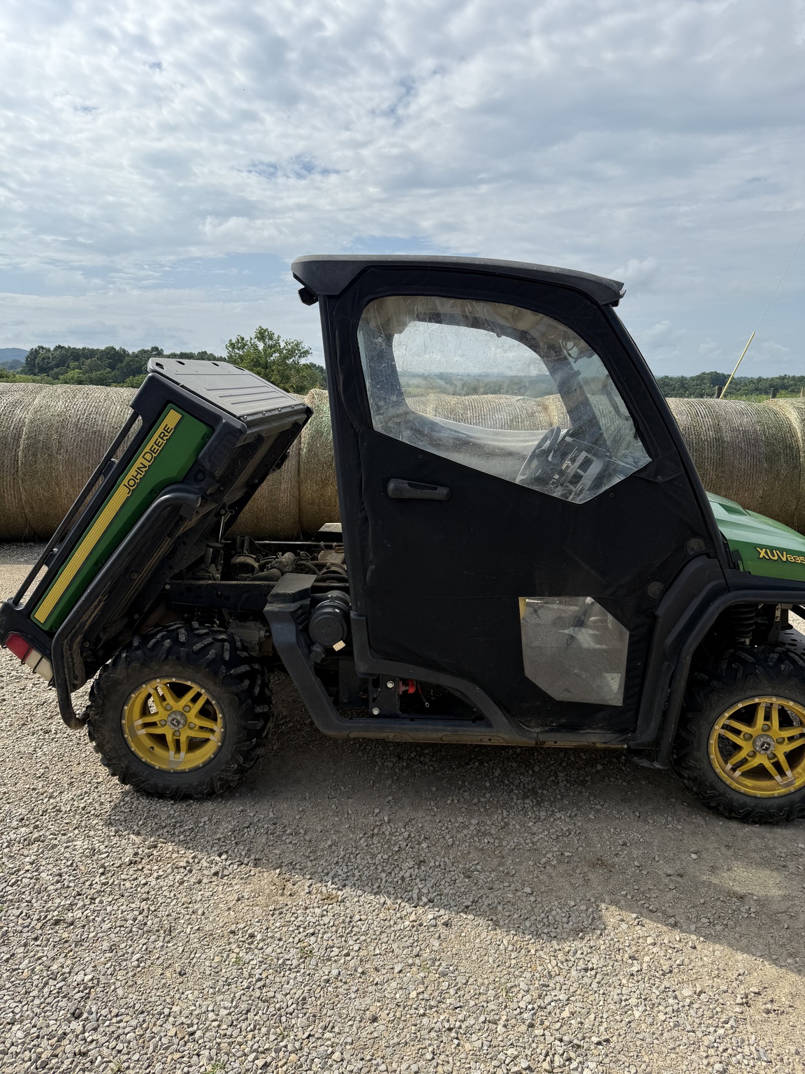 2018 John Deere XUV 835M Image 2