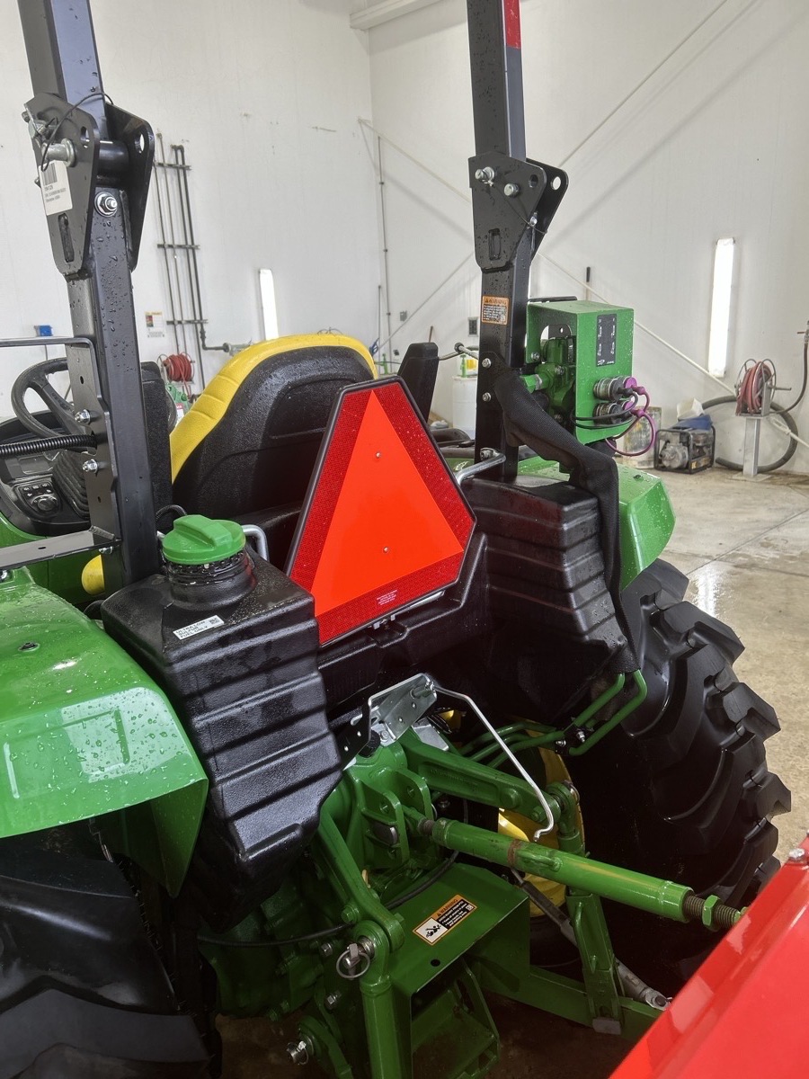 2022 John Deere 4066R Image 4