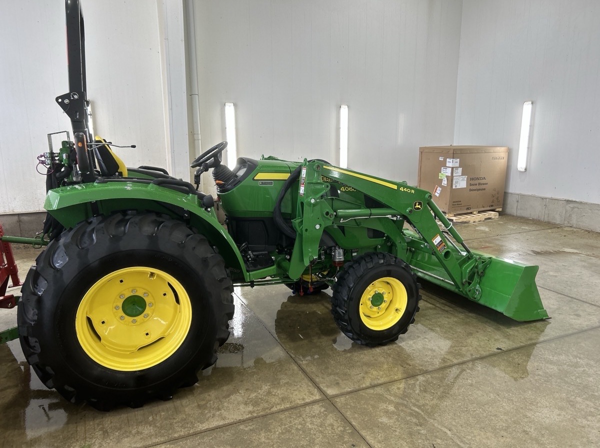 2022 John Deere 4066R Image 1