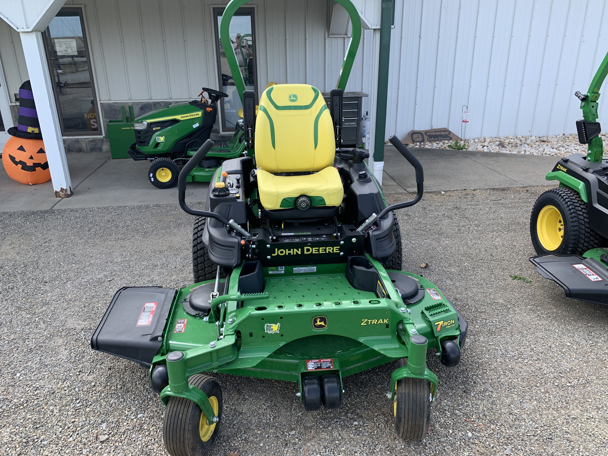 2025 John Deere Z930M Image 1