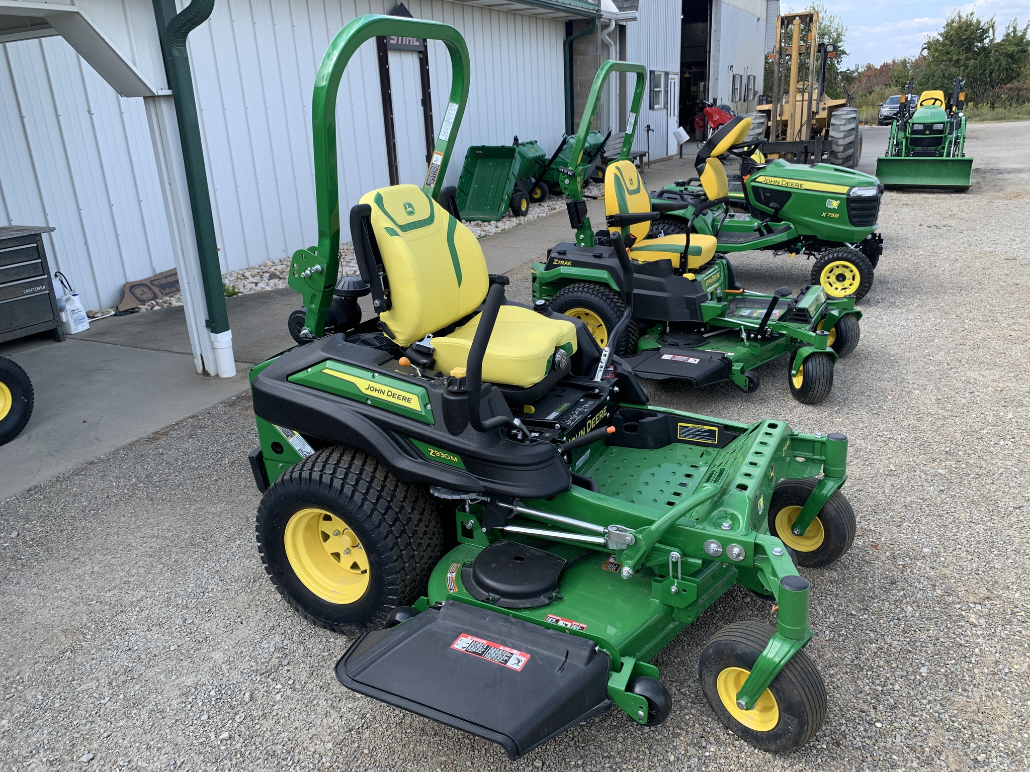 2025 John Deere Z930M Image 9