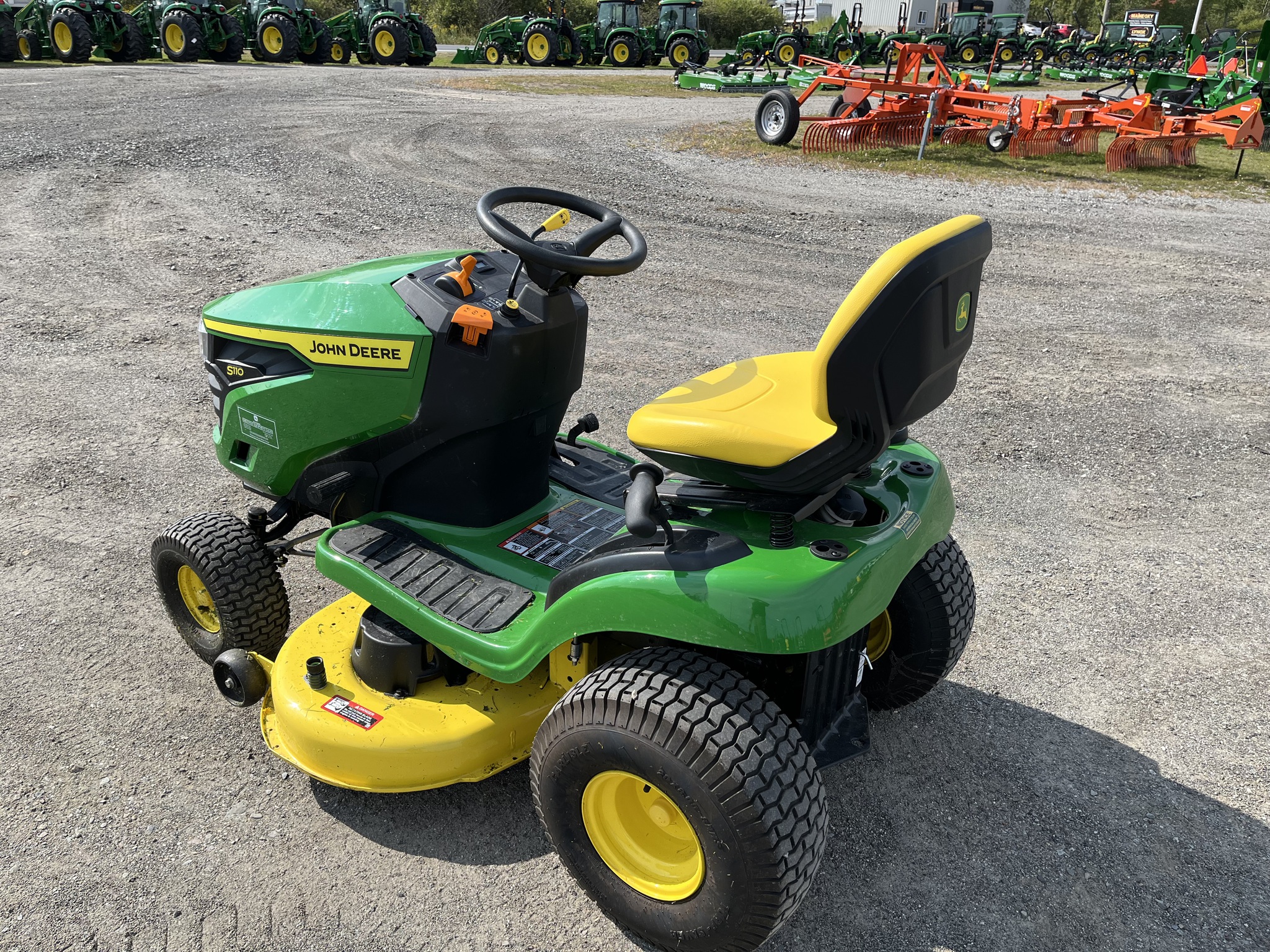 2022 John Deere S110 Image 4