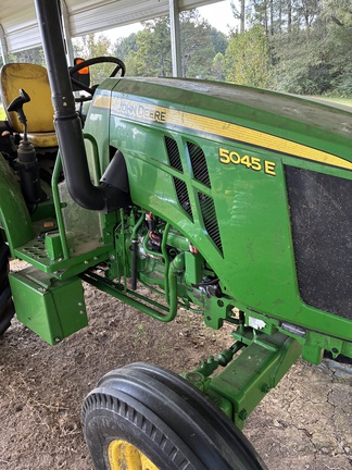 2022 John Deere 5045E Photo 3